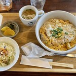 団栗亭 - 料理写真:カツ丼　ミニサラダ付