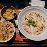 Menkoubou Kitano - 令和6年4月 ランチタイム(11:30〜14:30)
                      うどん定食 税込830円
                      ぶっかけうどん、サバとゴボウのかやくご飯、小鉢、漬けもの