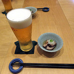 天ぷら処 こさか - 生ビール ＆ お通し（なまこ酢）（２０１４年２月）