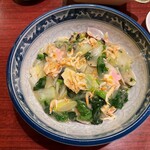 中華家かいか - 料理写真:桜舞う菜の花とアサリのあんかけ焼きそば。990円（税込，春限定）。