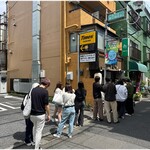 Niboshi Noodles Nibo Nibo Cino - これは対面のあぶらそば屋の行列