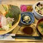 うみからそらへ - 7種の海鮮丼定食＝1200円