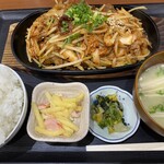 鹿鳴 - 料理写真:豚キムチ定食＝870円
