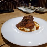 ジビエ串 ニューバクロ - 鹿ロースのワイン煮込み