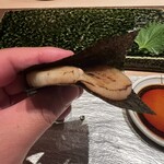 日本料理 箱根 華暦 - ホタテ海苔巻き