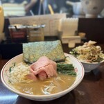 こいけのいえけい - 豚骨醤油ラーメン（並）+ネギチャーシューご飯（ハーフ） ¥850+¥250