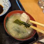 海鮮酒房 川 - お味噌汁：お魚入り！ゴージャス！
