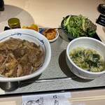 牛刺しと焼肉 仔虎 - 