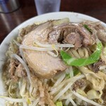 ラーメン二郎 めじろ台店 - 豚さん❗️