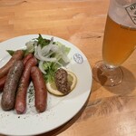 リトリーブ - ソーセージの盛り合わせとビールのセット¥1480