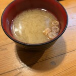 江戸路 - 丼につくみそ汁