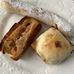 たむらパン - ごろごろピーナッツバター360円　　　　　　　　　　　　　　　　めんたいガーリック390円　チーズ330円