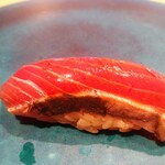 鮨 おにかい×2 - スモーク初鰹。高知の藁焼きタタキもそうだけど、やっぱり鰹と煙の薫り、相性抜群ですな。