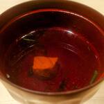 鮨 おにかい×2 - 妙にホッとする、マグロと九条ネギのお吸い物。最後、ごくごく僅かに香る柚子がニクいぜ！