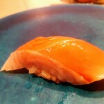 鮨 おにかい×2 - 大好きなサクラマス。塩と酢で程よく仕上げた逸品。自分で釣ったのを豪快に刺身でたらふく食うのもいいけど、ここまで丁寧に美味みを引き出されると…素材の良さも相まってマジ脱帽な感じ。