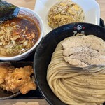 麺屋 たけ井 貝塚店 - 辛つけ麺 [大] ¥1.180(税込)                                               チャーハンセット ¥430(税込)
