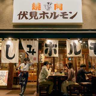 気軽にワイワイ楽しめる♪ネオレトロ酒場でパワーチャージ！