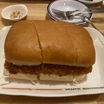 Komeda Ko-Hi-Ten - 新宿中村屋コラボカツカリーパン