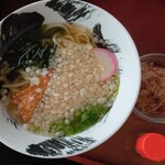 市場食堂　鶴の港 - かつお出汁うどん