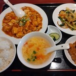 四川菜園 - 3品日替わりランチ（麻婆豆腐、野菜炒め、唐揚げ）