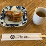 総本家更科堀井 - 鳥焼き、蕎麦茶