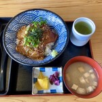 うちんくの食卓 - 海の幸二色丼1300円
