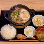 煮込み居酒屋 寅 - 牛すき鍋定食1100円大盛お代わり無料サービス