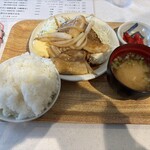肉のウヱキ - 豚の生姜焼き定食　大盛り　79円
