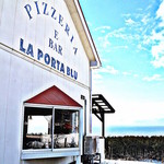 寺泊の海に面した丘に建つ「ＬＡ　ＰＯＲＴＡ　ＢＬＵ」