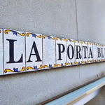 お洒落な看板「ＬＡ　ＰＲＴＡ　ＢＬＵ」