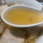 喜多方ラーメン 坂内 - スープは罪悪感の少ない澄んだスープ