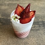 レヴォ - 富山市の苺・塩トマトの透明のジュレ・モッツァレラチーズ。