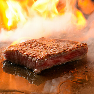 《絶品鉄板焼き》お好み焼きからサーロインステーキまで勢揃い！