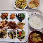 太平洋フェリー いしかり - 以前のレビューで、ローストビーフが美味しい、というのを見ましたが、材料費節約のため？かローストポークに変わってました。デザートのレモンシャーベットが美味でした。