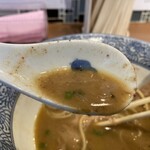 秋刀魚中華そば生粋 - スープはとろっと！