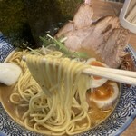 Samma Chuu Ka Soba Kissui - 麺をリフトアップ