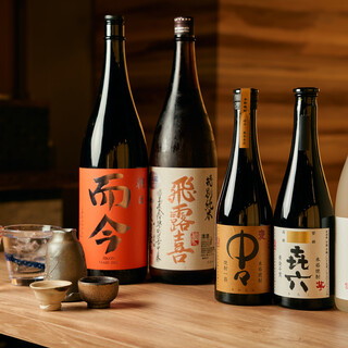严选日本酒和品种丰富的饮品。无限畅饮套餐4,000日元起❗️
