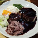 キッチン ブルー グローブ - ご飯、サラダを乗せて