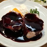 キッチン ブルー グローブ - 反対側から、ふた切れ！ソースもたっぷり！！