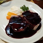 キッチン ブルー グローブ - 三元豚肩ロースポシェのアップ