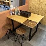 姫路横丁酒場寺尾商店 - テーブル席