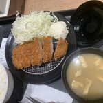 松屋 - ロースカツ＋トッピングポテサラ定食→通常 590円