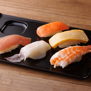 使用新鲜食材制作的寿司也很精致。许多其他单点菜肴
