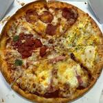 Pizza Hut - フレンズ４のMサイズお持ち帰り価格１１５０円。
                       
                      生地の厚さは選べたんで一番薄いスペシャルクリスピーでお願いしました。