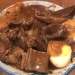 串かつラブリー - 牛スジ(660円)おでん(440円)の盛り合わせ　おでんは大根 ちくわ こんにゃく 玉子(110円×4)  この写真で1,000円　味もビジュアルも素晴らしい