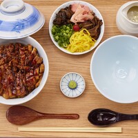 名物：鶏蒲焼きのひつまぶし