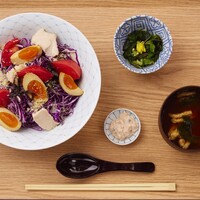 新鮮野菜たっぷりなサラダチキン丼