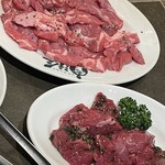 羊肉炭火焼 肉汁屋 - 