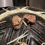 羊肉炭火焼 肉汁屋 - 