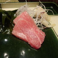 銀座 久兵衛 銀座本店 - マグロ（値段は不明）